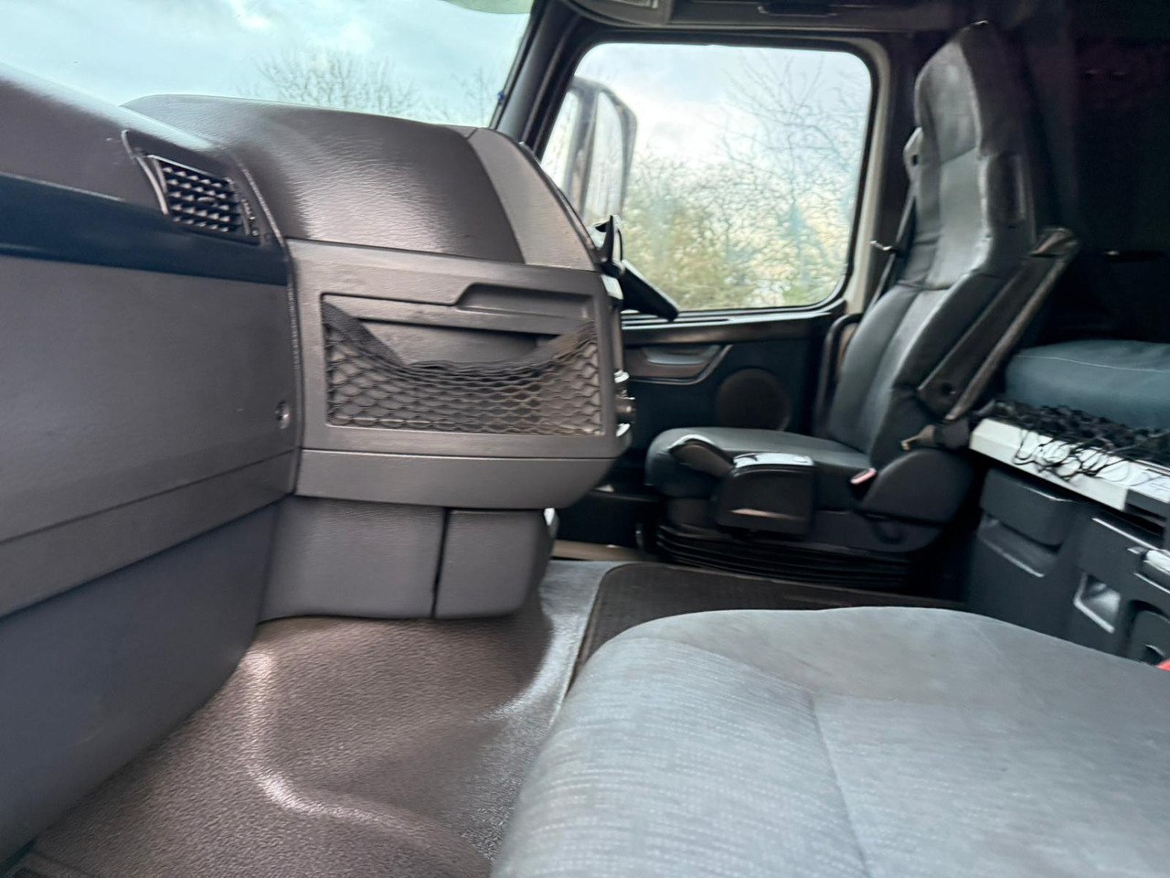 Tractor unit 2011 Volvo FH 500 Tractor Unit: picture 35