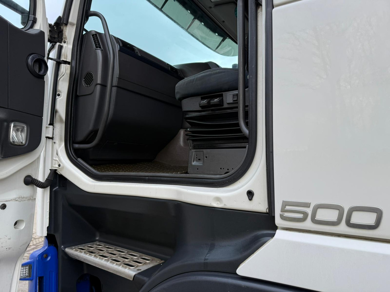 Tractor unit 2011 Volvo FH 500 Tractor Unit: picture 30