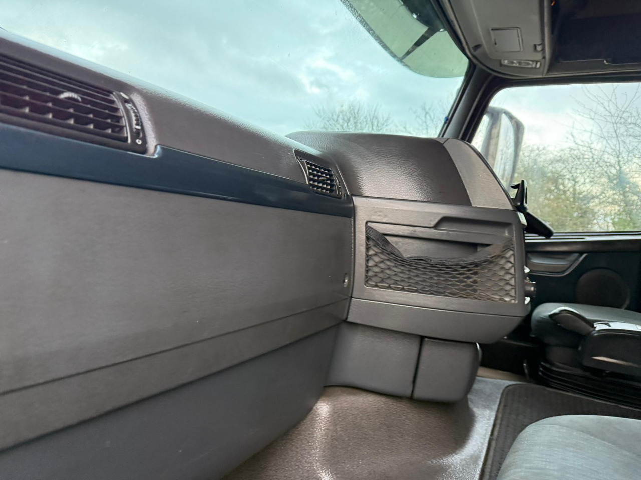 Tractor unit 2011 Volvo FH 500 Tractor Unit: picture 34