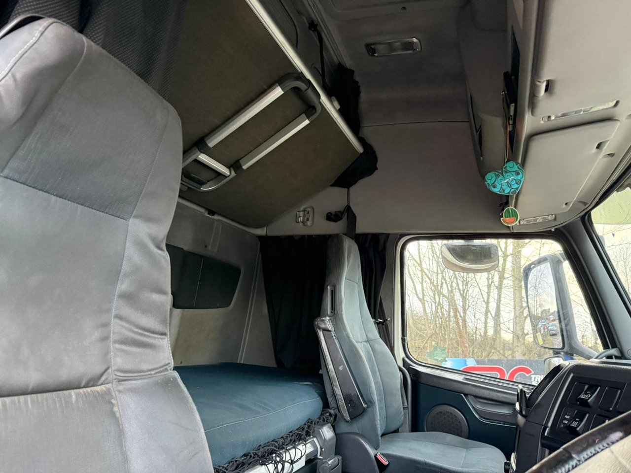 Tractor unit 2011 Volvo FH 500 Tractor Unit: picture 31