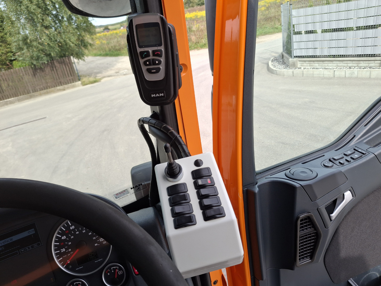 Leasing of MAN TGM 18.250 Zamiatarka Kupper Weisser BROCK 2 Motoren Szczotki L/R PM10 Odchwaszczarka MAN TGM 18.250 Zamiatarka Kupper Weisser BROCK 2 Motoren Szczotki L/R PM10 Odchwaszczarka: picture 25 Leasing of MAN TGM 18.250 Zamiatarka Kupper Weisser BROCK 2 Motoren Szczotki L/R PM10 Odchwaszczarka MAN TGM 18.250 Zamiatarka Kupper Weisser BROCK 2 Motoren Szczotki L/R PM10 Odchwaszczarka: picture 25