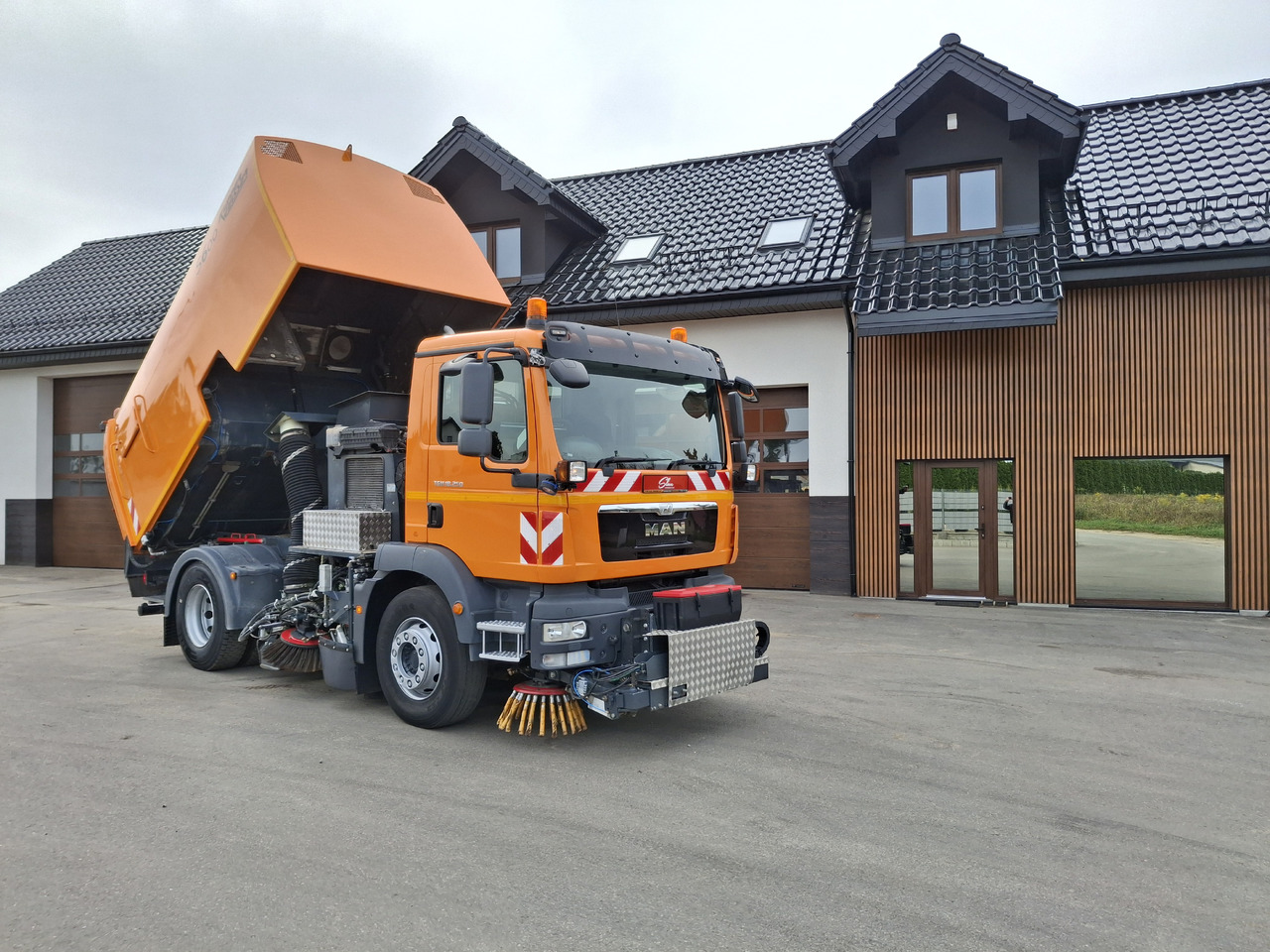 Leasing of MAN TGM 18.250 Zamiatarka Kupper Weisser BROCK 2 Motoren Szczotki L/R PM10 Odchwaszczarka MAN TGM 18.250 Zamiatarka Kupper Weisser BROCK 2 Motoren Szczotki L/R PM10 Odchwaszczarka: picture 6 Leasing of MAN TGM 18.250 Zamiatarka Kupper Weisser BROCK 2 Motoren Szczotki L/R PM10 Odchwaszczarka MAN TGM 18.250 Zamiatarka Kupper Weisser BROCK 2 Motoren Szczotki L/R PM10 Odchwaszczarka: picture 6