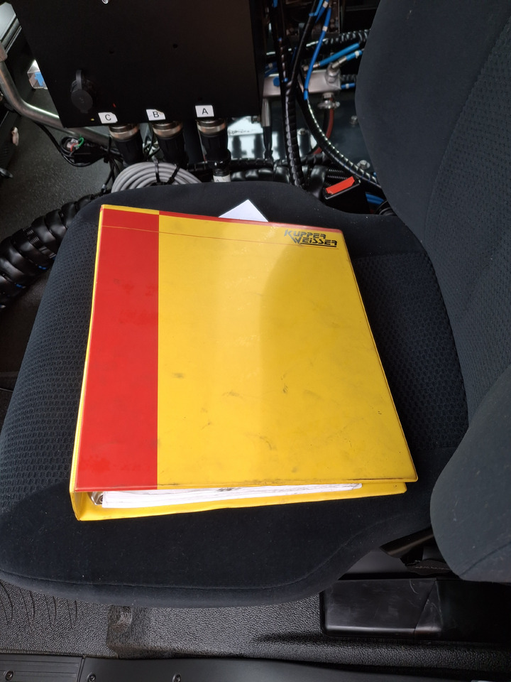 Leasing of MAN TGM 18.250 Zamiatarka Kupper Weisser BROCK 2 Motoren Szczotki L/R PM10 Odchwaszczarka MAN TGM 18.250 Zamiatarka Kupper Weisser BROCK 2 Motoren Szczotki L/R PM10 Odchwaszczarka: picture 36 Leasing of MAN TGM 18.250 Zamiatarka Kupper Weisser BROCK 2 Motoren Szczotki L/R PM10 Odchwaszczarka MAN TGM 18.250 Zamiatarka Kupper Weisser BROCK 2 Motoren Szczotki L/R PM10 Odchwaszczarka: picture 36