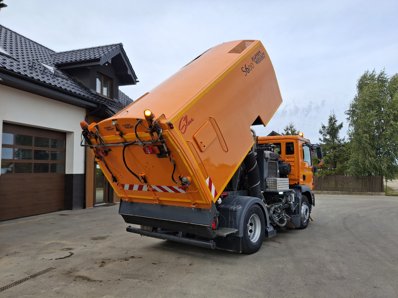 Leasing of MAN TGM 18.250 Zamiatarka Kupper Weisser BROCK 2 Motoren Szczotki L/R PM10 Odchwaszczarka MAN TGM 18.250 Zamiatarka Kupper Weisser BROCK 2 Motoren Szczotki L/R PM10 Odchwaszczarka: picture 9 Leasing of MAN TGM 18.250 Zamiatarka Kupper Weisser BROCK 2 Motoren Szczotki L/R PM10 Odchwaszczarka MAN TGM 18.250 Zamiatarka Kupper Weisser BROCK 2 Motoren Szczotki L/R PM10 Odchwaszczarka: picture 9