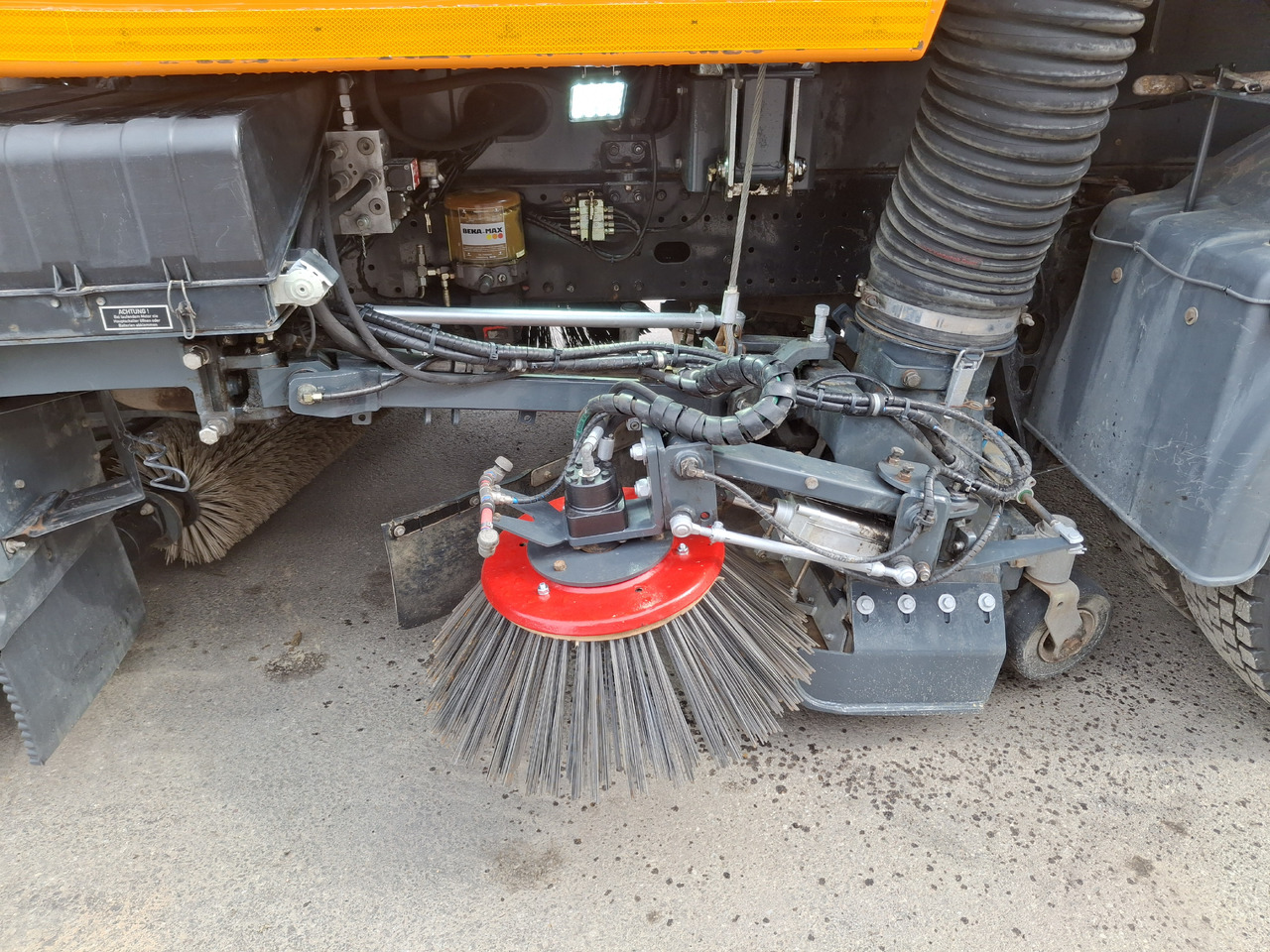 Leasing of MAN TGM 18.250 Zamiatarka Kupper Weisser BROCK 2 Motoren Szczotki L/R PM10 Odchwaszczarka MAN TGM 18.250 Zamiatarka Kupper Weisser BROCK 2 Motoren Szczotki L/R PM10 Odchwaszczarka: picture 12 Leasing of MAN TGM 18.250 Zamiatarka Kupper Weisser BROCK 2 Motoren Szczotki L/R PM10 Odchwaszczarka MAN TGM 18.250 Zamiatarka Kupper Weisser BROCK 2 Motoren Szczotki L/R PM10 Odchwaszczarka: picture 12