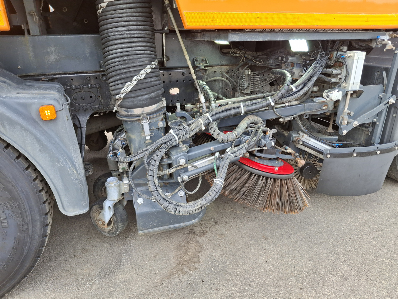 Leasing of MAN TGM 18.250 Zamiatarka Kupper Weisser BROCK 2 Motoren Szczotki L/R PM10 Odchwaszczarka MAN TGM 18.250 Zamiatarka Kupper Weisser BROCK 2 Motoren Szczotki L/R PM10 Odchwaszczarka: picture 11 Leasing of MAN TGM 18.250 Zamiatarka Kupper Weisser BROCK 2 Motoren Szczotki L/R PM10 Odchwaszczarka MAN TGM 18.250 Zamiatarka Kupper Weisser BROCK 2 Motoren Szczotki L/R PM10 Odchwaszczarka: picture 11