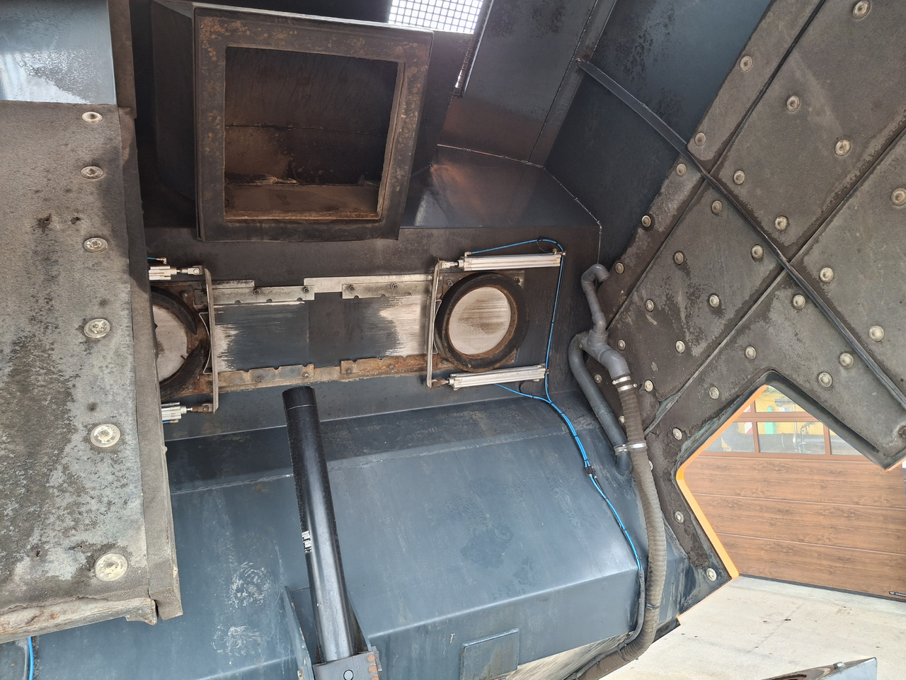 Leasing of MAN TGM 18.250 Zamiatarka Kupper Weisser BROCK 2 Motoren Szczotki L/R PM10 Odchwaszczarka MAN TGM 18.250 Zamiatarka Kupper Weisser BROCK 2 Motoren Szczotki L/R PM10 Odchwaszczarka: picture 19 Leasing of MAN TGM 18.250 Zamiatarka Kupper Weisser BROCK 2 Motoren Szczotki L/R PM10 Odchwaszczarka MAN TGM 18.250 Zamiatarka Kupper Weisser BROCK 2 Motoren Szczotki L/R PM10 Odchwaszczarka: picture 19