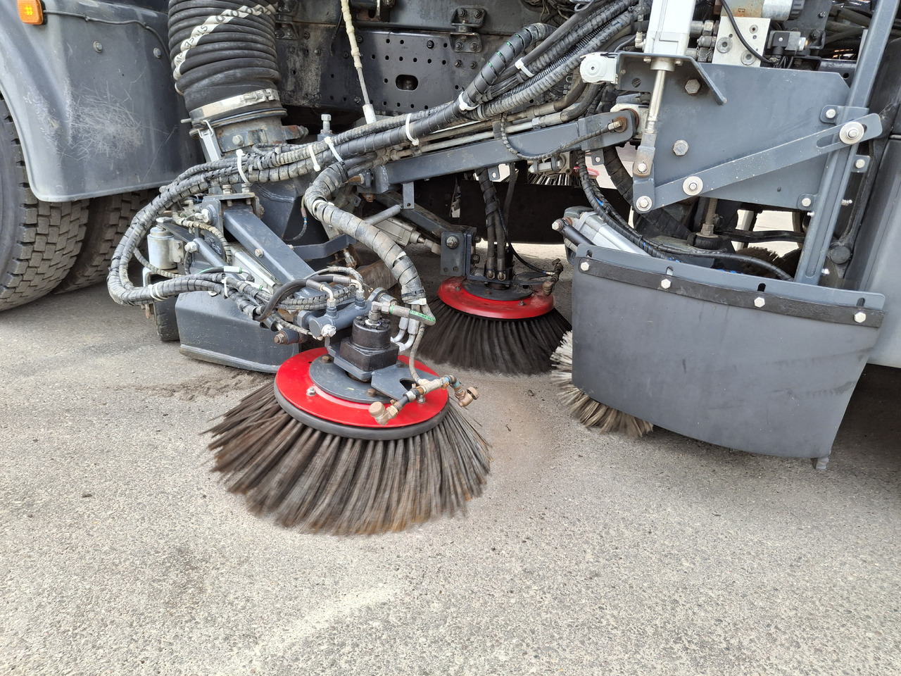 Leasing of MAN TGM 18.250 Zamiatarka Kupper Weisser BROCK 2 Motoren Szczotki L/R PM10 Odchwaszczarka MAN TGM 18.250 Zamiatarka Kupper Weisser BROCK 2 Motoren Szczotki L/R PM10 Odchwaszczarka: picture 32 Leasing of MAN TGM 18.250 Zamiatarka Kupper Weisser BROCK 2 Motoren Szczotki L/R PM10 Odchwaszczarka MAN TGM 18.250 Zamiatarka Kupper Weisser BROCK 2 Motoren Szczotki L/R PM10 Odchwaszczarka: picture 32