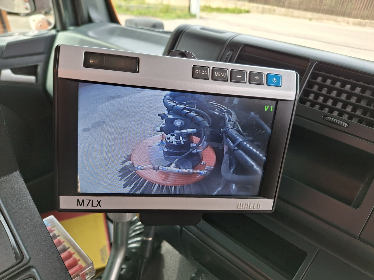 Leasing of MAN TGM 18.250 Zamiatarka Kupper Weisser BROCK 2 Motoren Szczotki L/R PM10 Odchwaszczarka MAN TGM 18.250 Zamiatarka Kupper Weisser BROCK 2 Motoren Szczotki L/R PM10 Odchwaszczarka: picture 26 Leasing of MAN TGM 18.250 Zamiatarka Kupper Weisser BROCK 2 Motoren Szczotki L/R PM10 Odchwaszczarka MAN TGM 18.250 Zamiatarka Kupper Weisser BROCK 2 Motoren Szczotki L/R PM10 Odchwaszczarka: picture 26