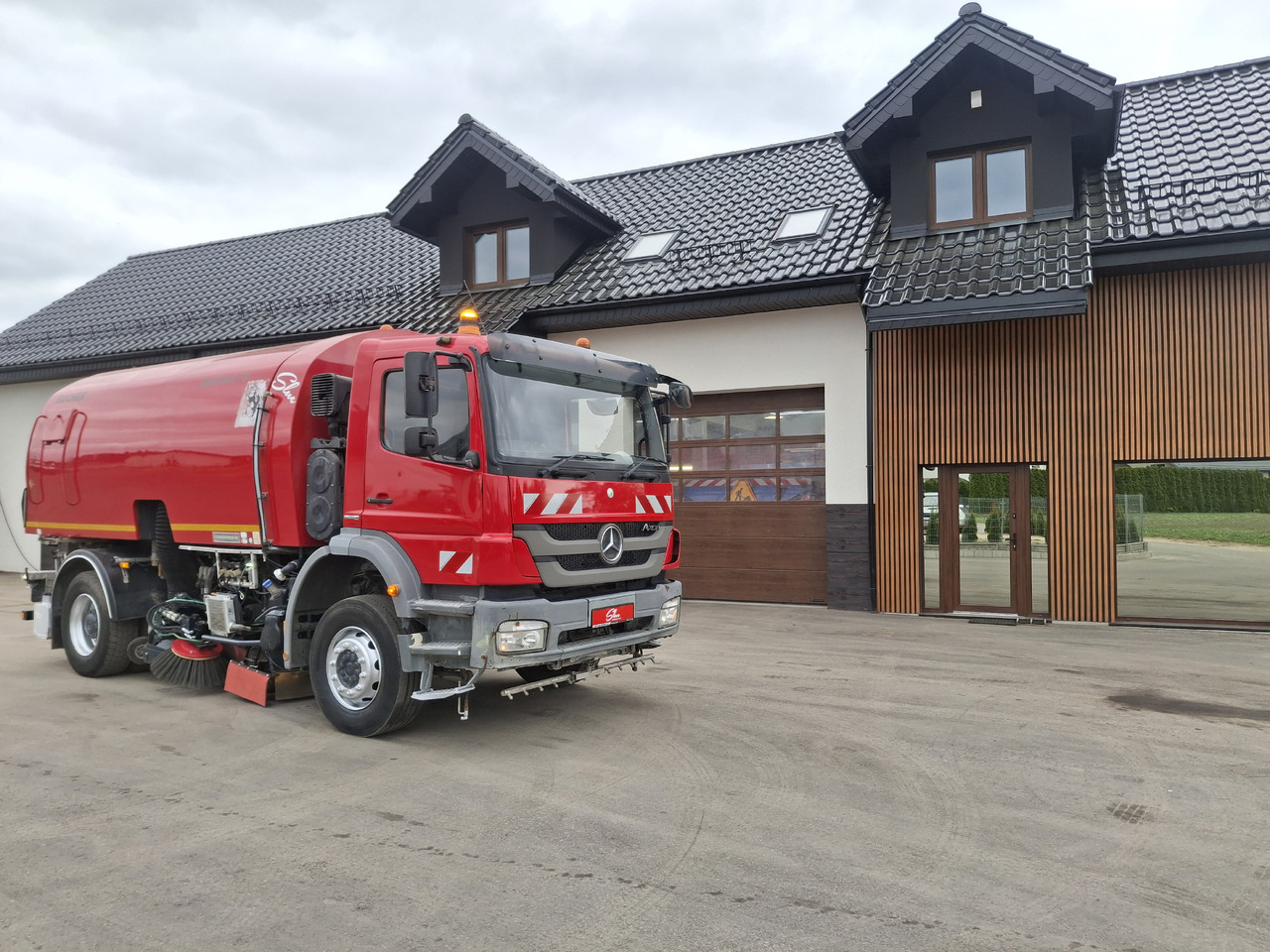 MERCEDES-BENZ Axor 1829 Zamiatarka Kehrmaschine BUCHER 2 Motoren Karcher PM10 Odchwaszczarka Sweeper - Road sweeper: picture 1 MERCEDES-BENZ Axor 1829 Zamiatarka Kehrmaschine BUCHER 2 Motoren Karcher PM10 Odchwaszczarka Sweeper - Road sweeper: picture 1