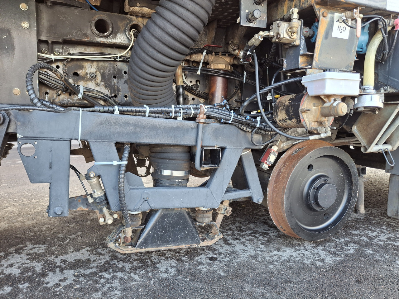 Mercedes-Benz Axor 1823 Schienenreinigungs RAIL Kehrmaschine - Road sweeper: picture 5 Mercedes-Benz Axor 1823 Schienenreinigungs RAIL Kehrmaschine - Road sweeper: picture 5