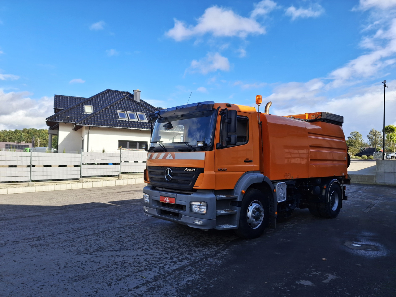 Mercedes-Benz Axor 1823 Schienenreinigungs RAIL Kehrmaschine - Road sweeper: picture 2 Mercedes-Benz Axor 1823 Schienenreinigungs RAIL Kehrmaschine - Road sweeper: picture 2