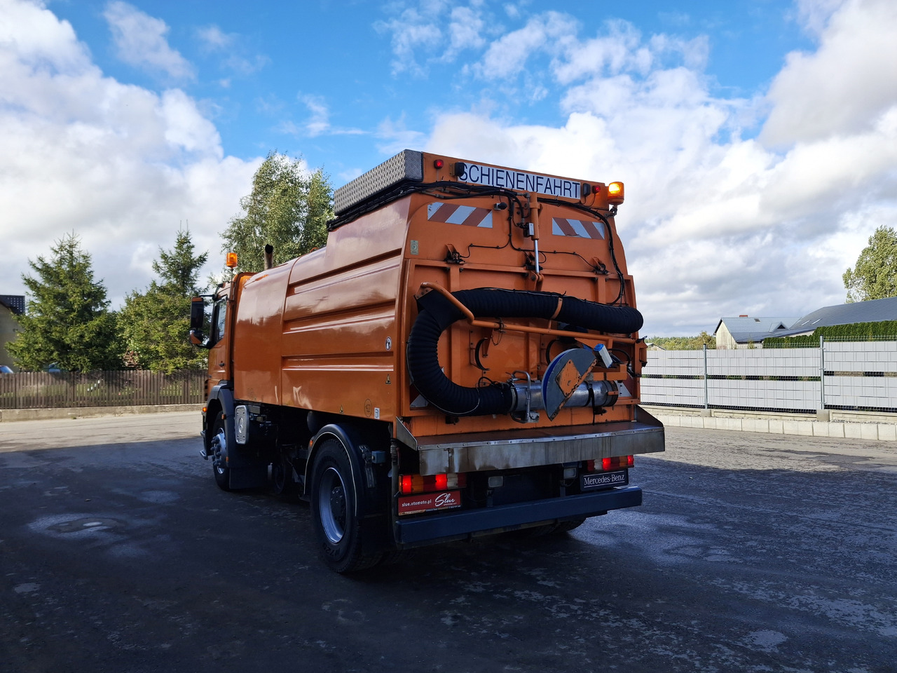Mercedes-Benz Axor 1823 Schienenreinigungs RAIL Kehrmaschine - Road sweeper: picture 3 Mercedes-Benz Axor 1823 Schienenreinigungs RAIL Kehrmaschine - Road sweeper: picture 3