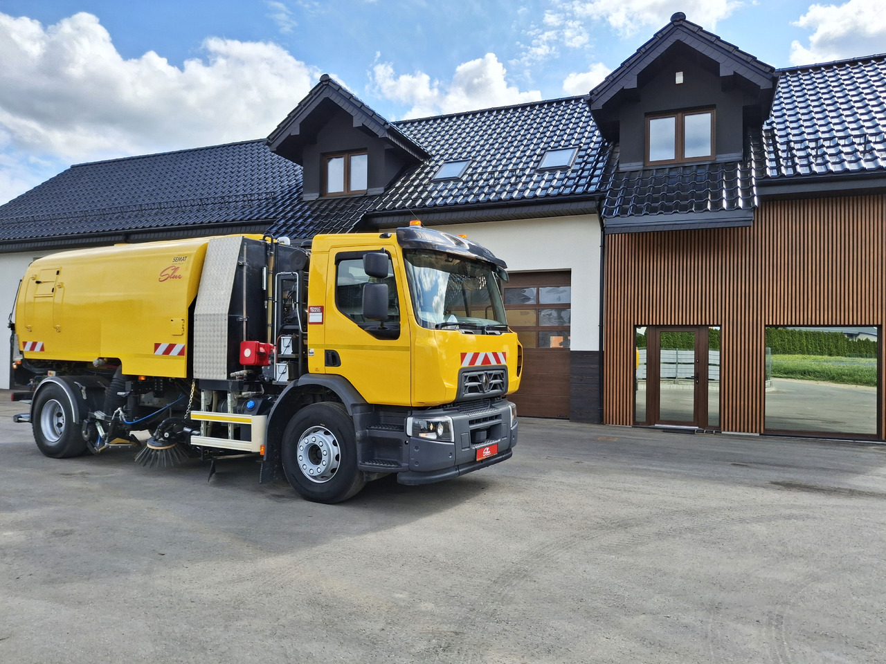 RENAULT C280 Kehrmaschine Zamiatarka SEMAT Zoeller FAUN Karcher L/R 2 Motoren 2018r 740 Mth Euro 6 - Road sweeper: picture 1 RENAULT C280 Kehrmaschine Zamiatarka SEMAT Zoeller FAUN Karcher L/R 2 Motoren 2018r 740 Mth Euro 6 - Road sweeper: picture 1