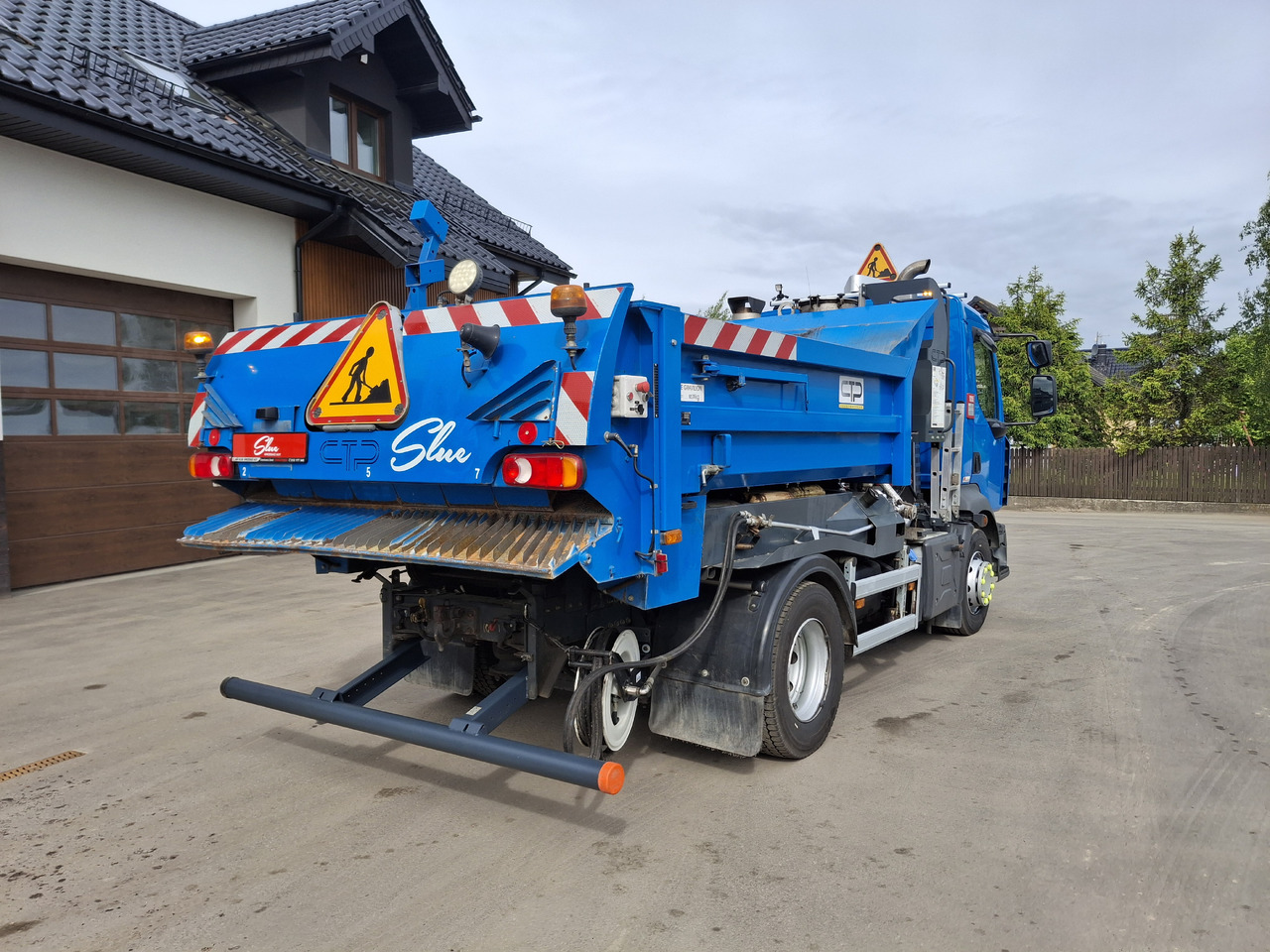 Renault D16 - Asphalt distributor: picture 3 Renault D16 - Asphalt distributor: picture 3