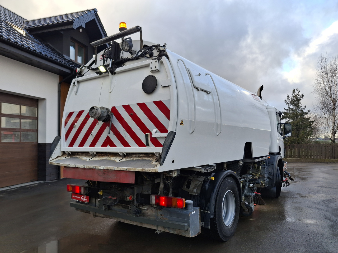 SCANIA 94G Zamiatarka Kehrmaschine BUCHER L/R Frontbürste 2 Motoren Odchwaszczarka Przednia Szczotka - Road sweeper: picture 3 SCANIA 94G Zamiatarka Kehrmaschine BUCHER L/R Frontbürste 2 Motoren Odchwaszczarka Przednia Szczotka - Road sweeper: picture 3