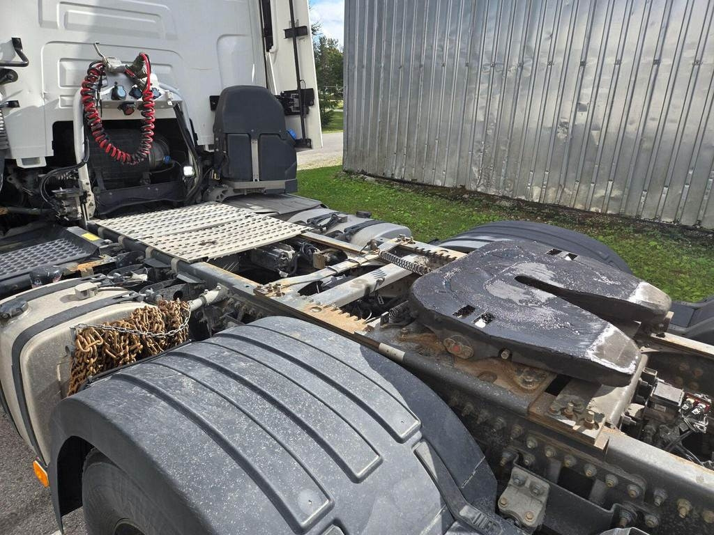 Tractor unit Renault T520 6X2: picture 10 Tractor unit Renault T520 6X2: picture 10