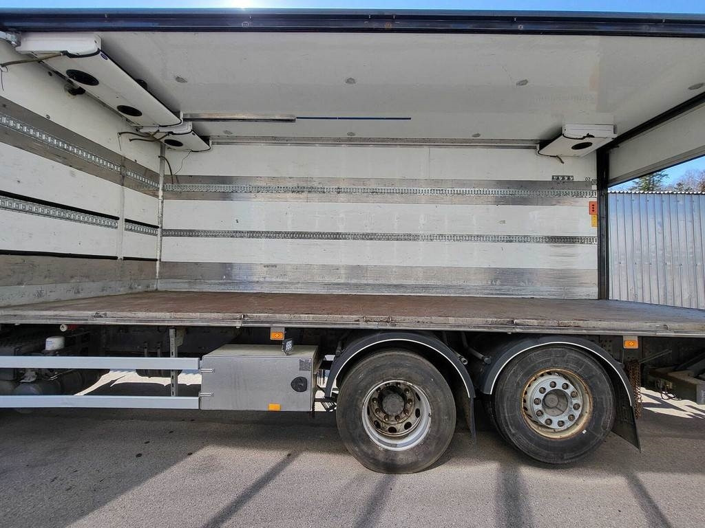 Volvo FM410 6X2 CARRIER SIDEOPENING  - Refrigerator truck: picture 2 Volvo FM410 6X2 CARRIER SIDEOPENING  - Refrigerator truck: picture 2