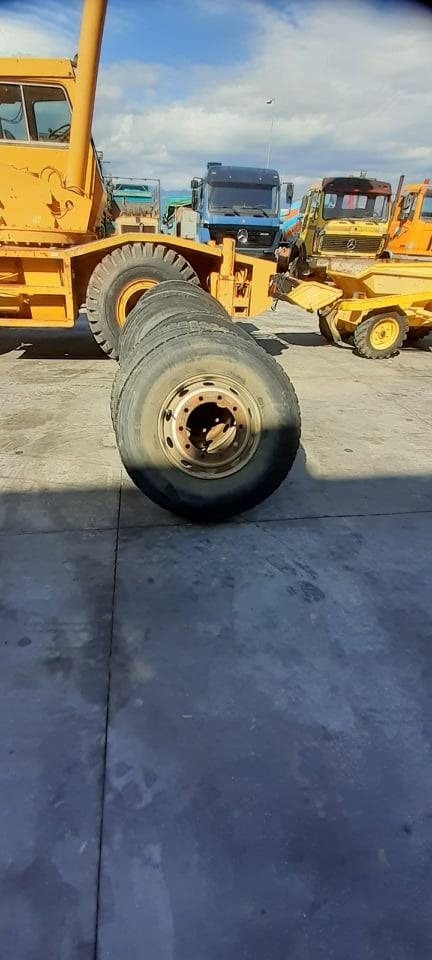 Bridgestone 13R22.5 - Tire for Construction machinery: picture 3 Bridgestone 13R22.5 - Tire for Construction machinery: picture 3