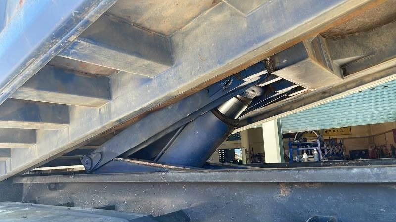 Tipper Mercedes-Benz 4148K 8X4: picture 11