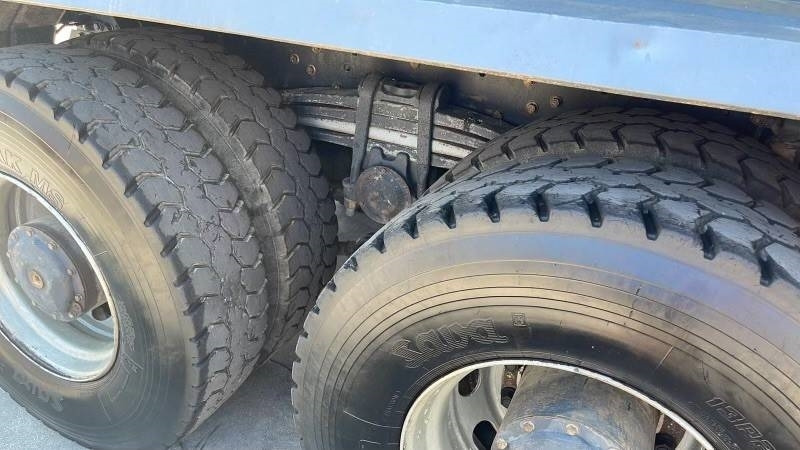 Tipper Mercedes-Benz 4148K 8X4: picture 10