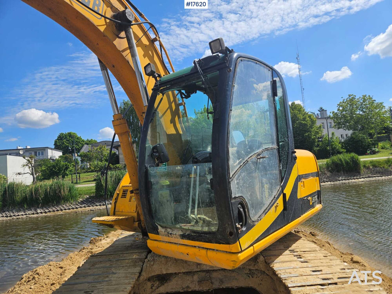 Crawler excavator 2005 Jcb  JS 130: picture 6