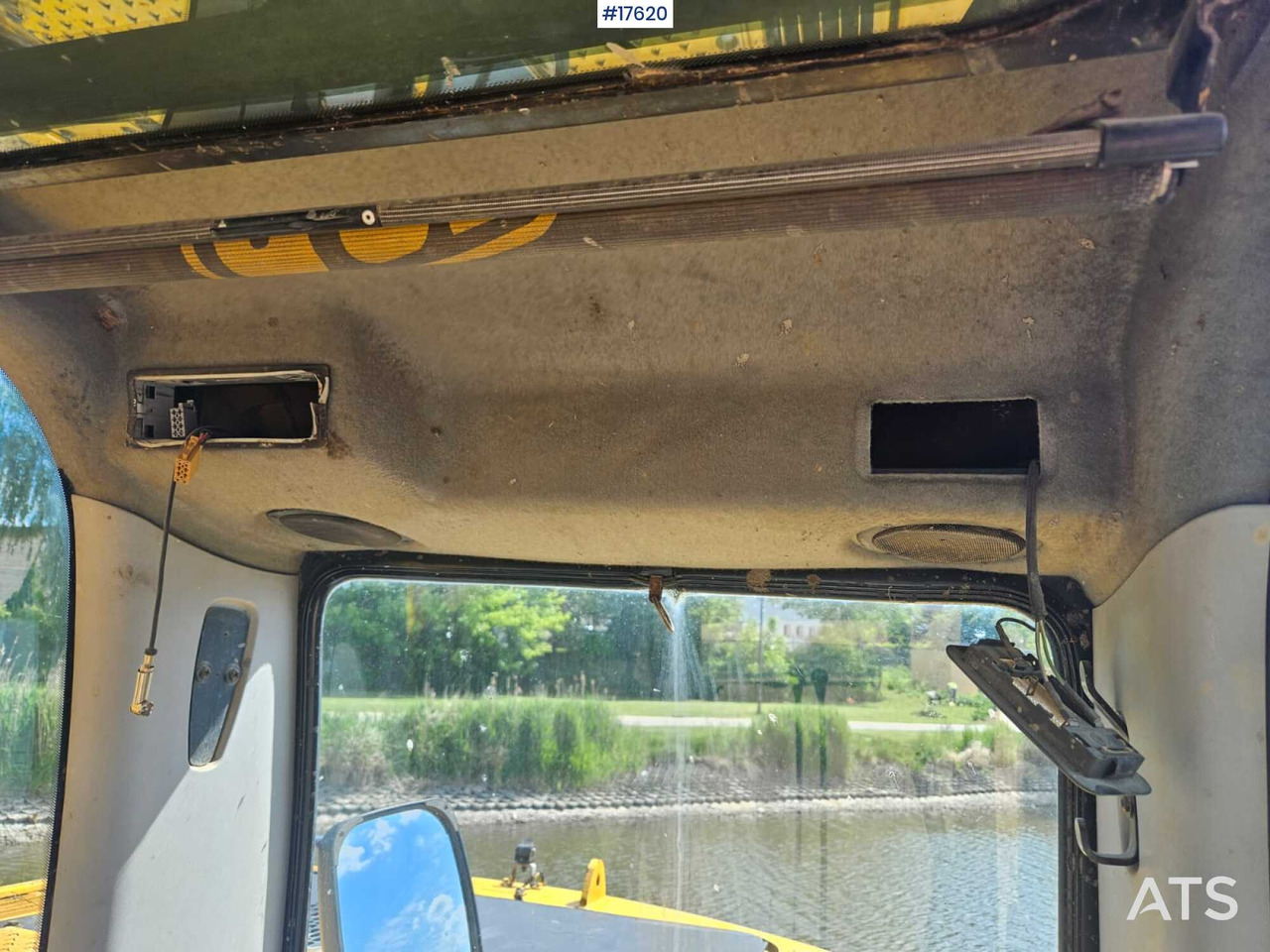 Crawler excavator 2005 Jcb  JS 130: picture 10