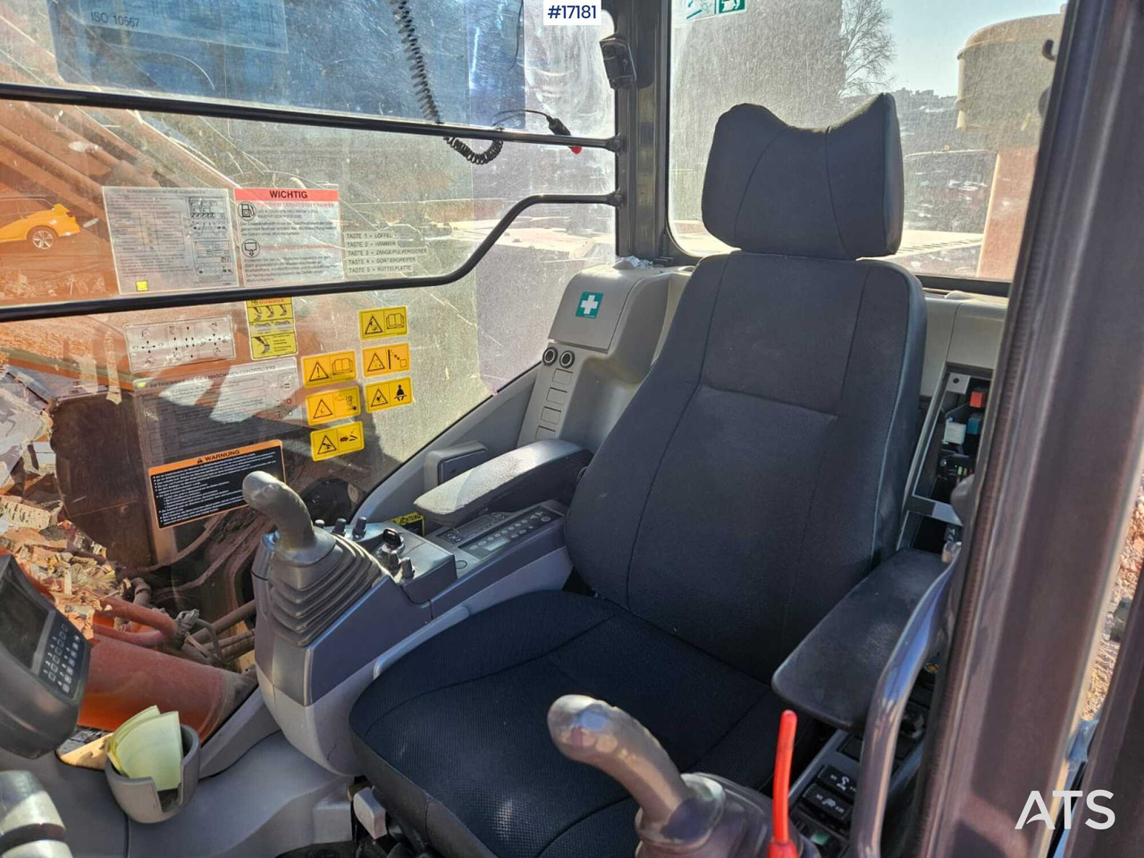 Crawler excavator Hydraulic excavator Hitachi ZX225 LC (2013): picture 11