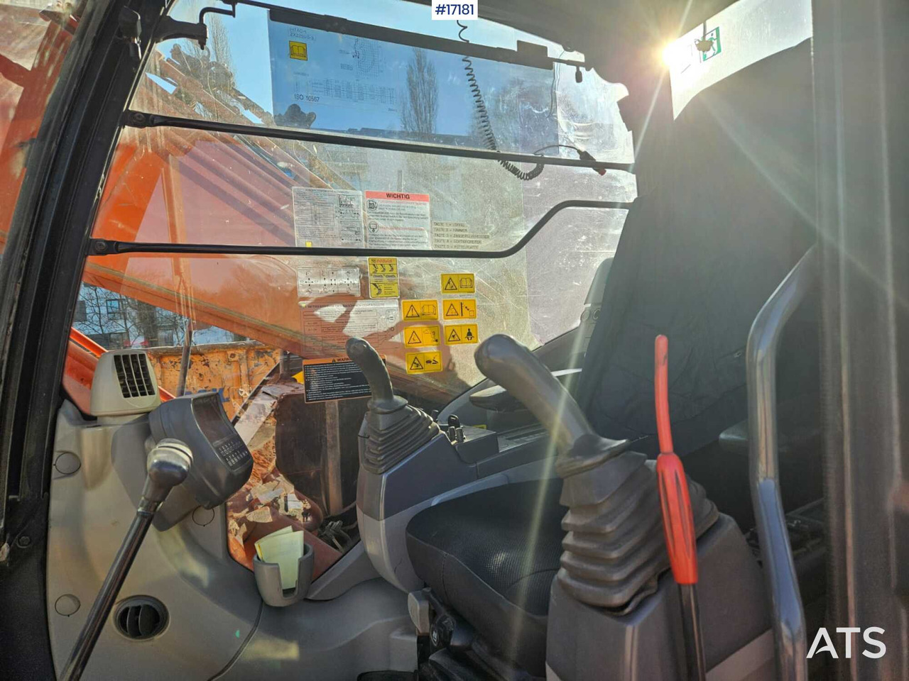 Crawler excavator Hydraulic excavator Hitachi ZX225 LC (2013): picture 12