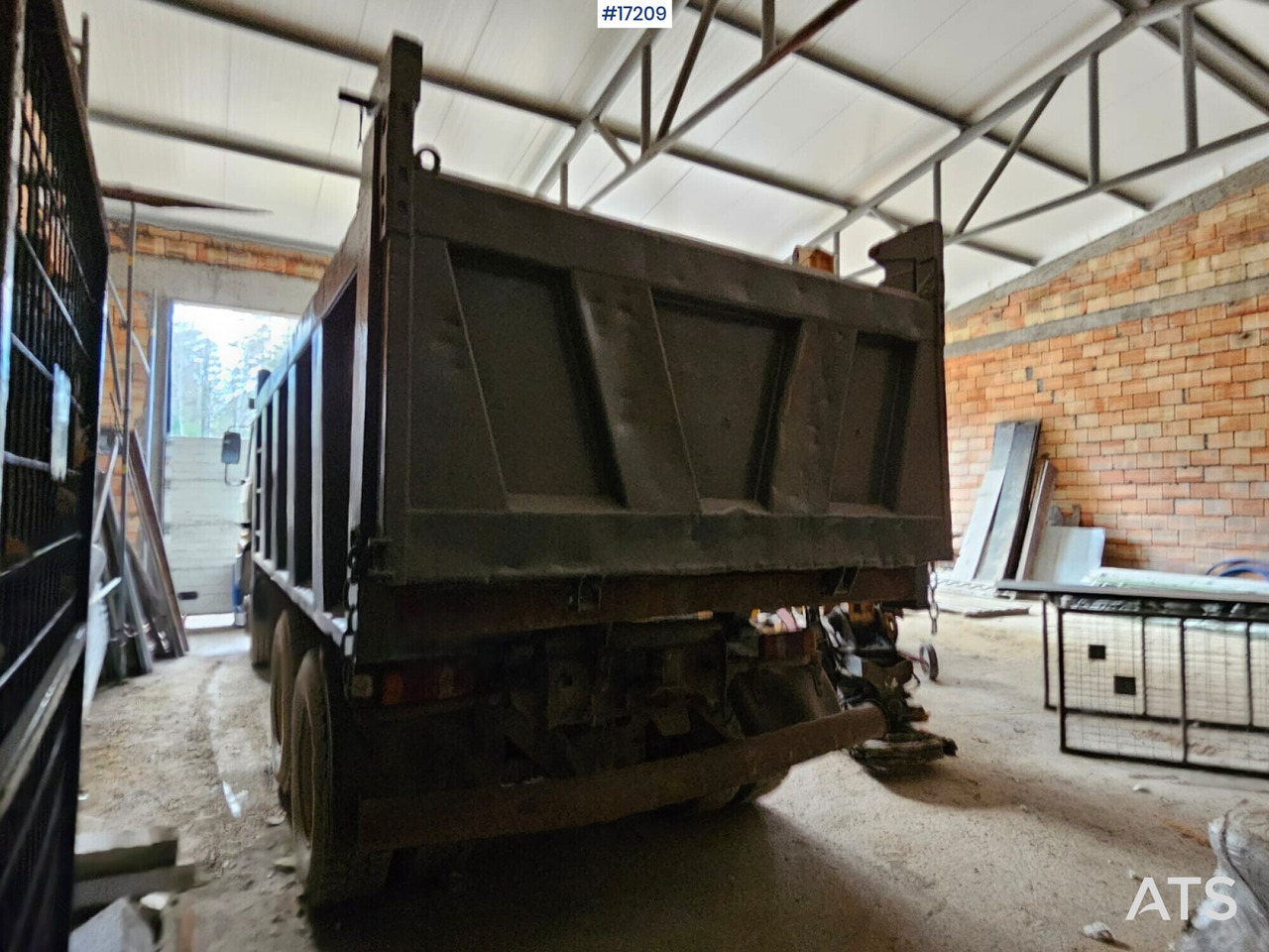 Three-axle tipper TATRA T815-2 6x6 (2007) - Tipper: picture 4 Three-axle tipper TATRA T815-2 6x6 (2007) - Tipper: picture 4