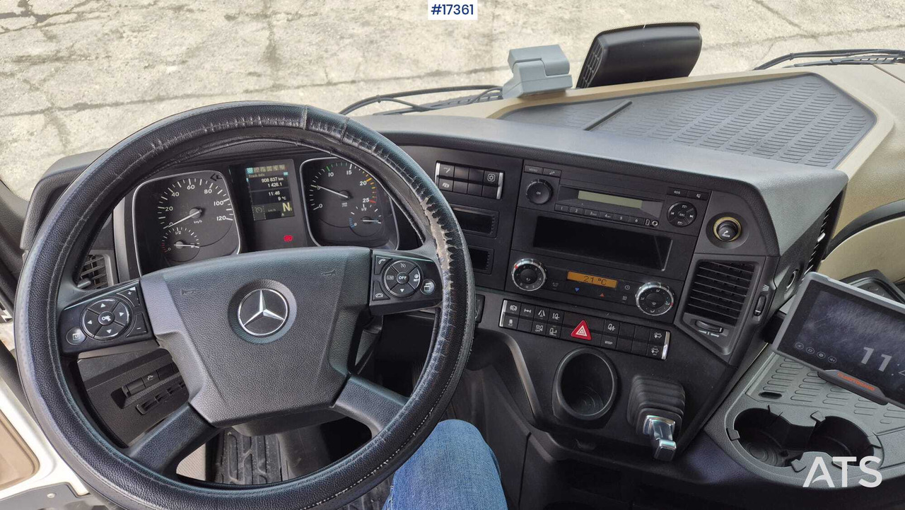 Interior photo 3: Tractor unit MERCEDES-BENZ ACTROS 1845 BLUETEC 6 (2016) truck tractor