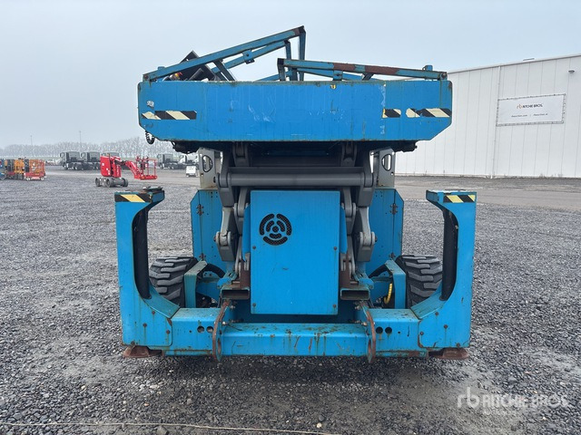 2011 Genie GS-4390 4x4 Diesel Scissor Lift - Scissor lift: picture 4 2011 Genie GS-4390 4x4 Diesel Scissor Lift - Scissor lift: picture 4