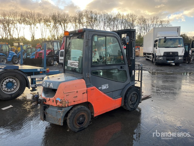 2011 Toyota 52-8FDF30 Heftruck - Diesel forklift: picture 3 2011 Toyota 52-8FDF30 Heftruck - Diesel forklift: picture 3