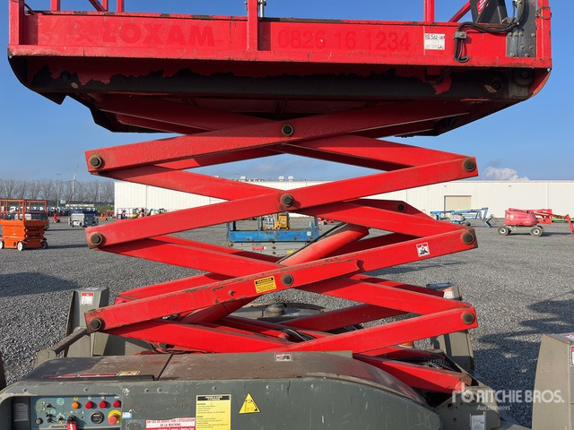 2013 Haulotte Compact 10DX 4x4 Diesel Scissor Lift - Scissor lift: picture 4 2013 Haulotte Compact 10DX 4x4 Diesel Scissor Lift - Scissor lift: picture 4