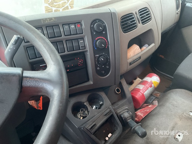 Renault Midlum 270 Flatbed Truck - Dropside/ Flatbed truck: picture 4 Renault Midlum 270 Flatbed Truck - Dropside/ Flatbed truck: picture 4