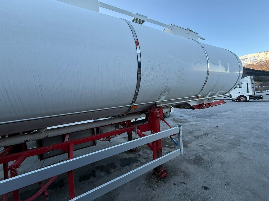 Annet Schrader tank trailer 32 m2 - Tank semi-trailer: picture 2 Annet Schrader tank trailer 32 m2 - Tank semi-trailer: picture 2