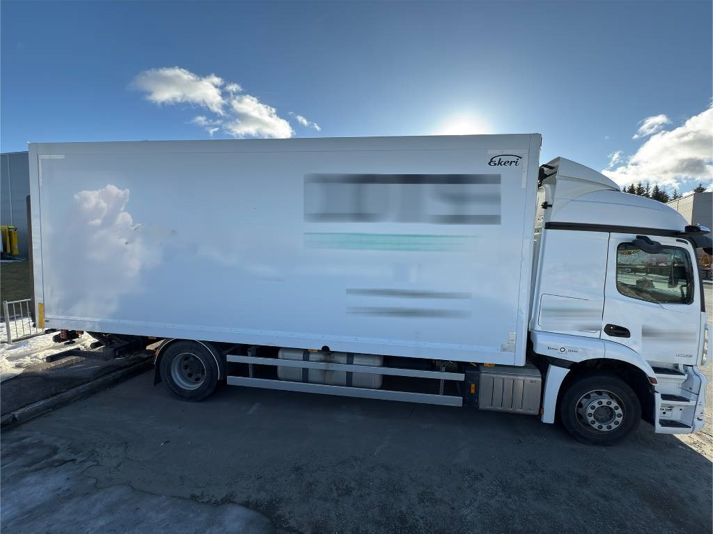 Mercedes-Benz Actros 1833 - Box truck: picture 4 Mercedes-Benz Actros 1833 - Box truck: picture 4