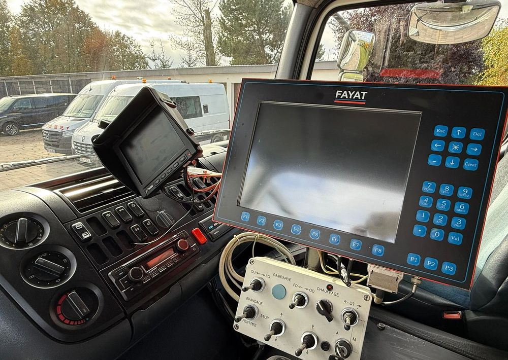 Garbage truck Mercedes-Benz Atego 2533: picture 10