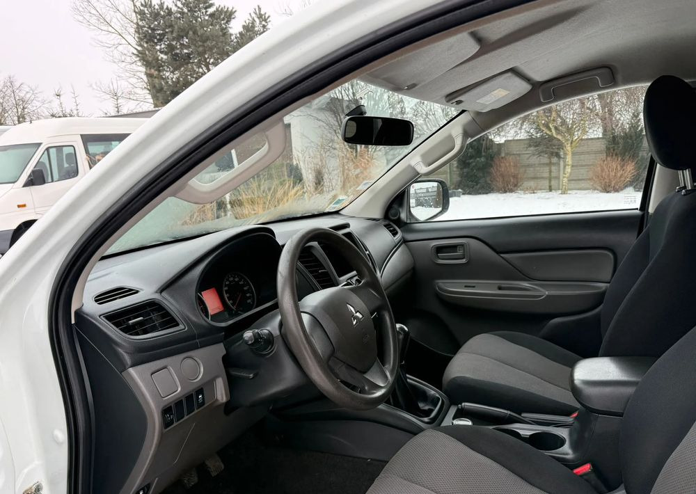 Mitsubishi L200 2.4 d CC Invite - SUV: picture 5 Mitsubishi L200 2.4 d CC Invite - SUV: picture 5