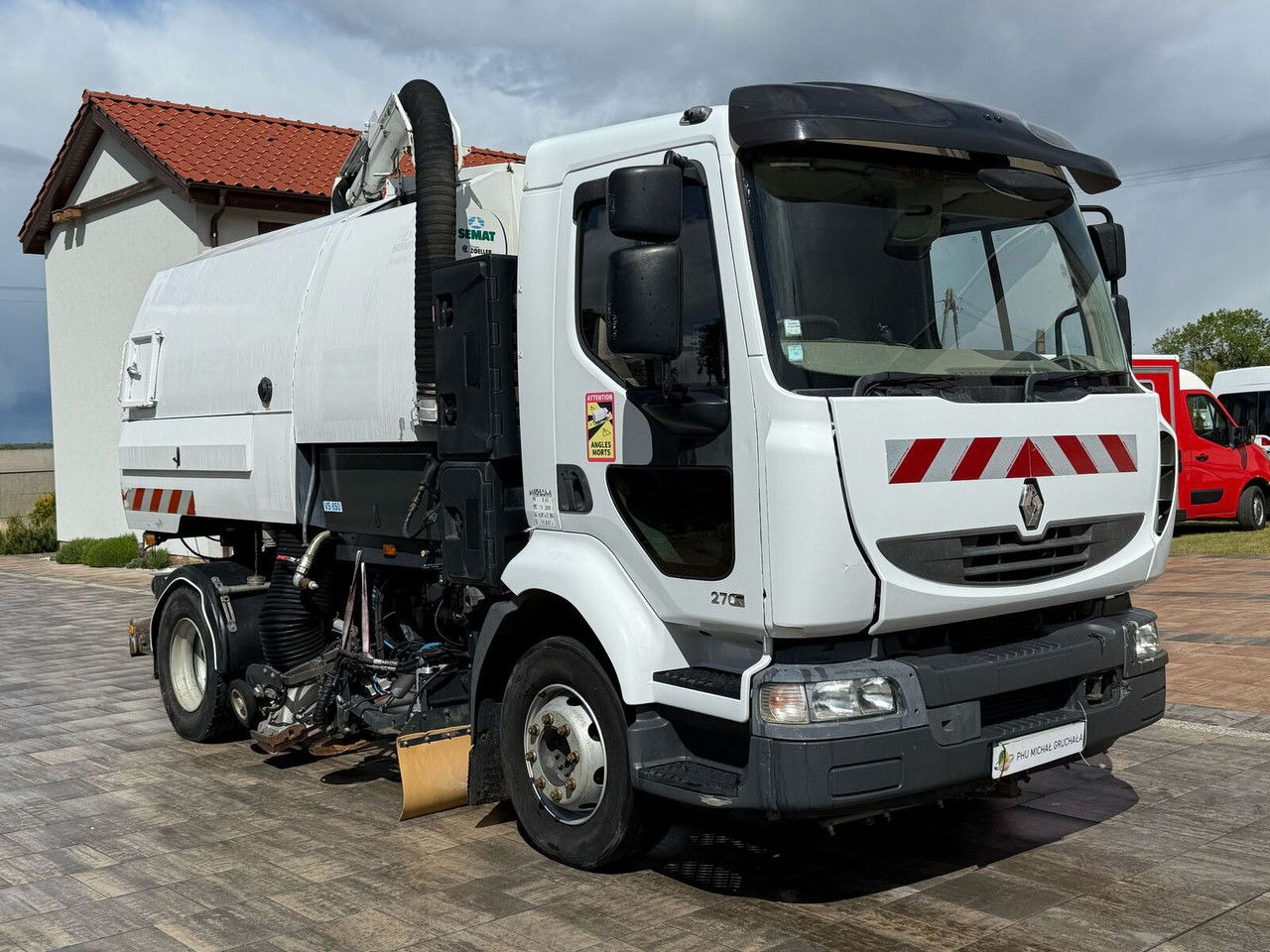 Renault Midlum 270 - Road sweeper: picture 1 Renault Midlum 270 - Road sweeper: picture 1