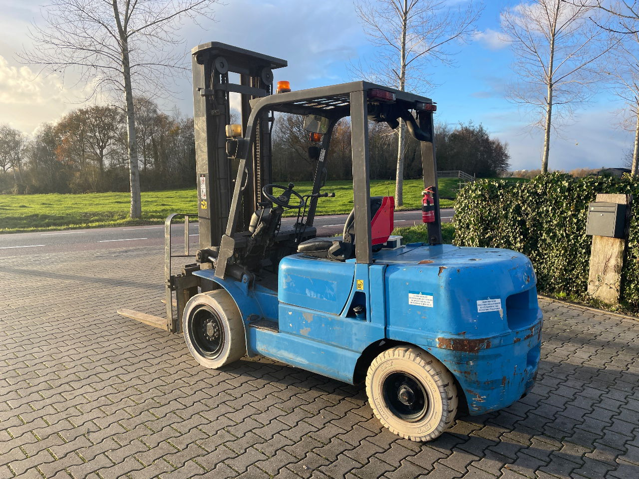 Nissan 3.5 tons diesel heftruck triplo 5.50m Hefhoogte 2000 uur - Forklift: picture 2 Nissan 3.5 tons diesel heftruck triplo 5.50m Hefhoogte 2000 uur - Forklift: picture 2