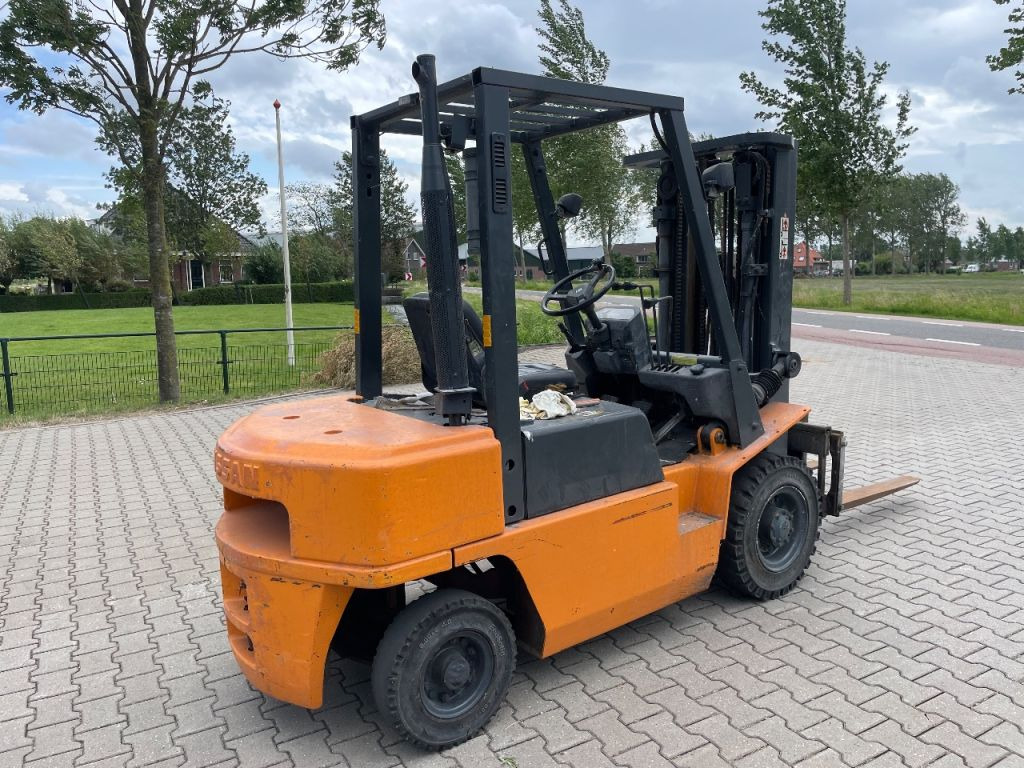 Nissan FJ02A25U 2.5 ton diesel triplo freelift heftruck - Forklift: picture 3 Nissan FJ02A25U 2.5 ton diesel triplo freelift heftruck - Forklift: picture 3