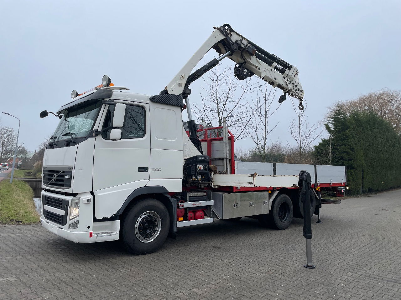 Volvo FH 13.500 Hiab 288 E7 with winch, only 316.000km, 960 crane hours - Crane truck: picture 1 Volvo FH 13.500 Hiab 288 E7 with winch, only 316.000km, 960 crane hours - Crane truck: picture 1