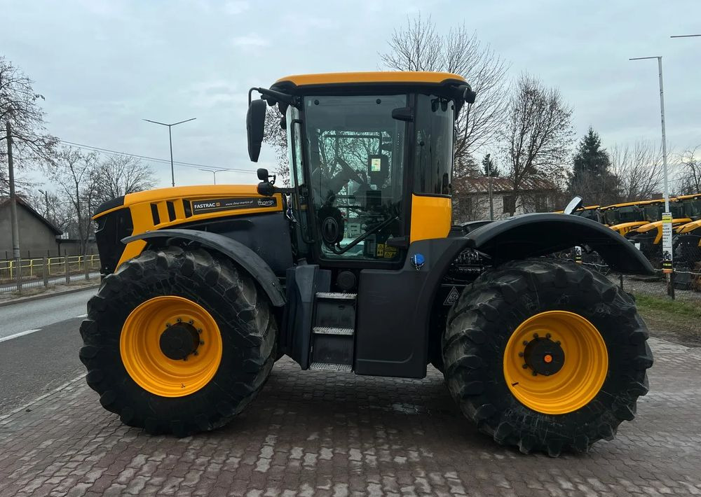 JCB 4220 - Farm tractor: picture 2 JCB 4220 - Farm tractor: picture 2