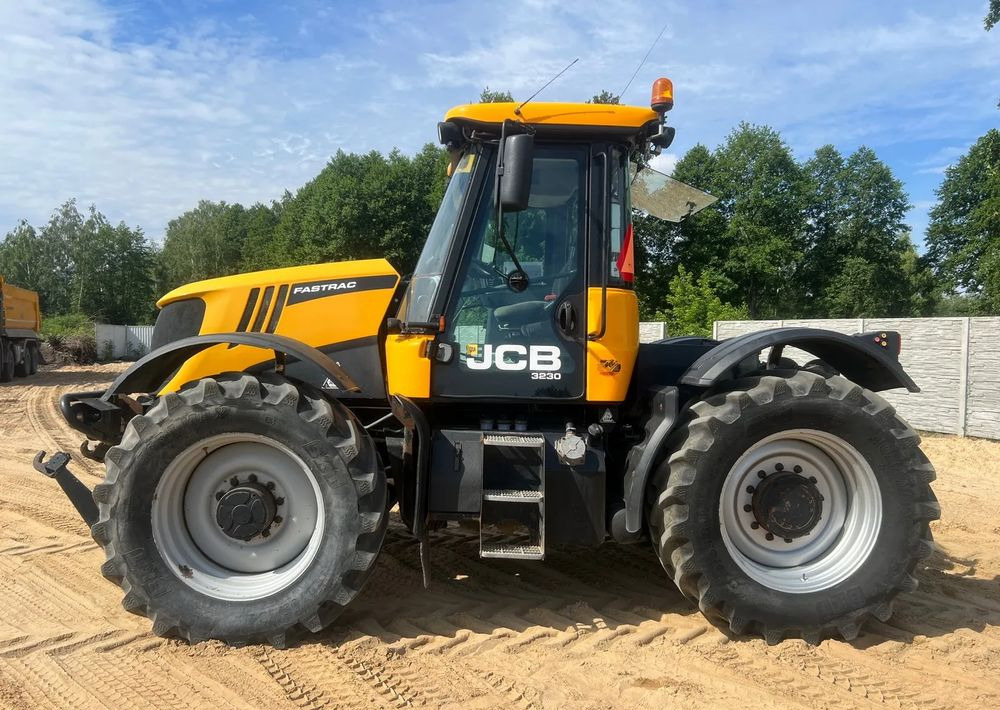 JCB Fastrac 3230 Xtra - Farm tractor: picture 2 JCB Fastrac 3230 Xtra - Farm tractor: picture 2