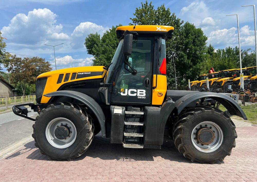 JCB JCB Fastrac 3230 Xtra - Farm tractor: picture 2 JCB JCB Fastrac 3230 Xtra - Farm tractor: picture 2