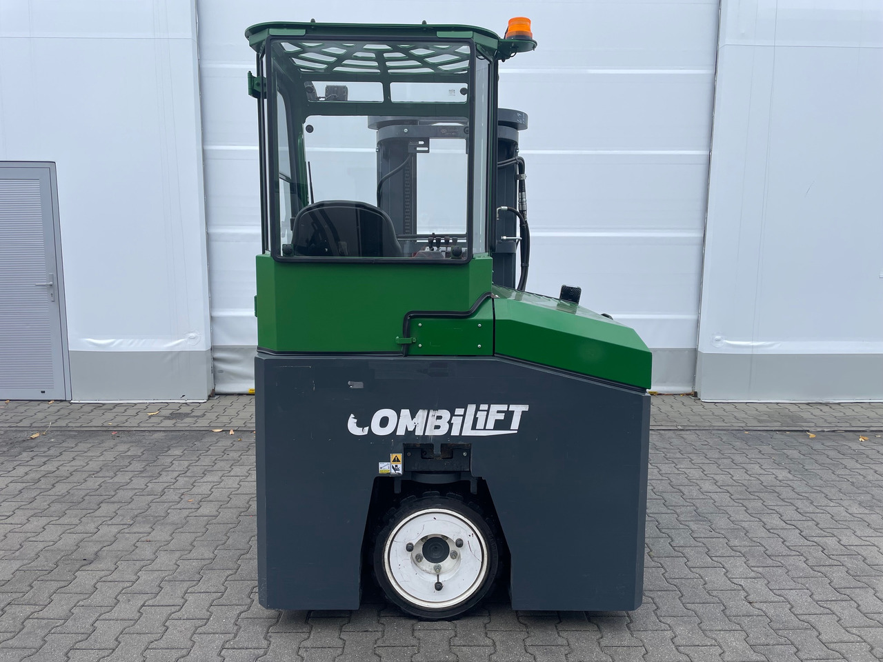 Combilift CBE 2500 - 4-way reach truck: picture 4 Combilift CBE 2500 - 4-way reach truck: picture 4
