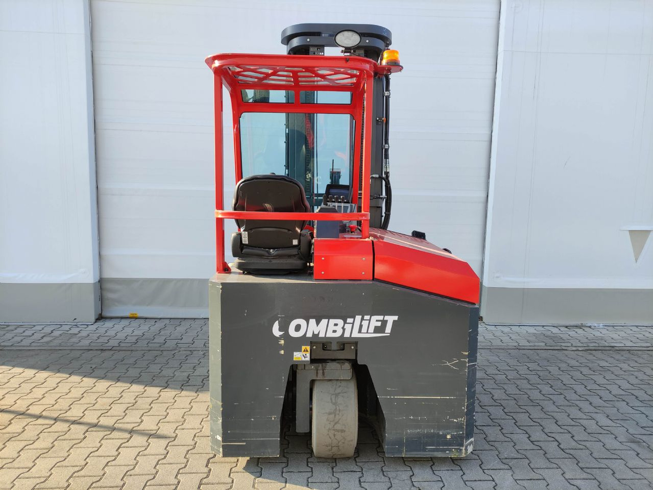 Combilift CBE 3000 - Electric forklift: picture 4 Combilift CBE 3000 - Electric forklift: picture 4