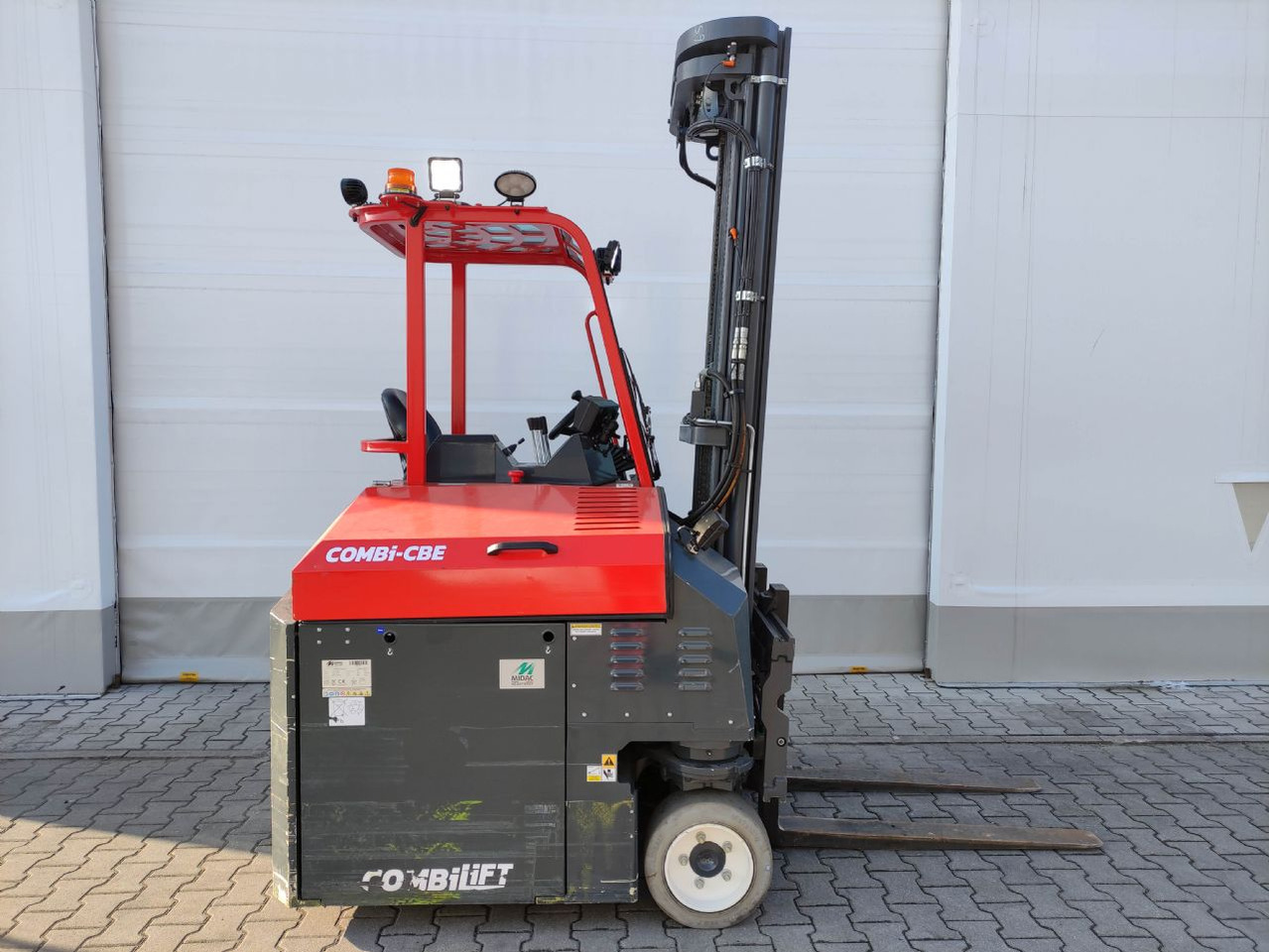 Combilift CBE 3000 - Electric forklift: picture 2 Combilift CBE 3000 - Electric forklift: picture 2