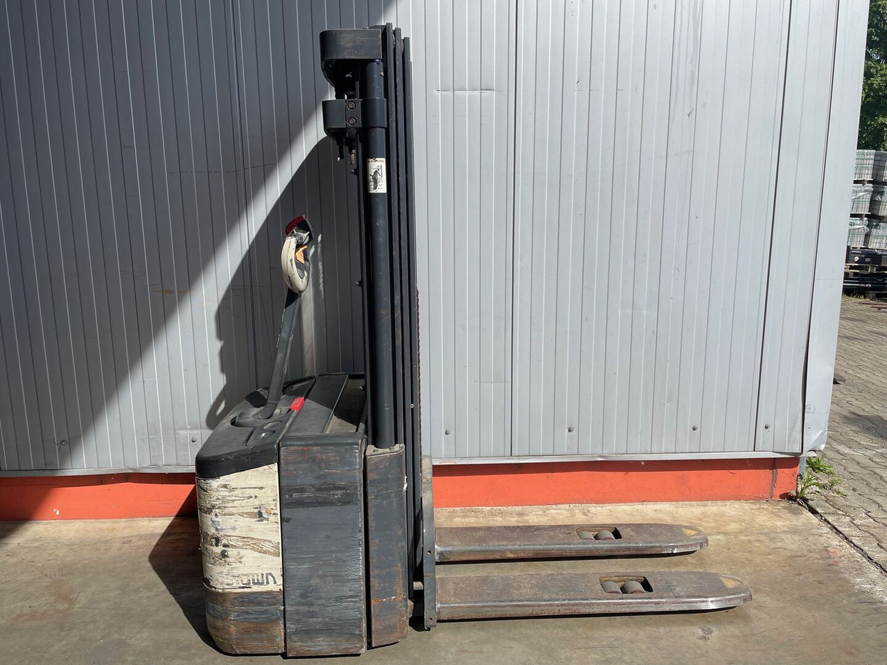 Crown WE2300 1.6 TT - Stacker: picture 2 Crown WE2300 1.6 TT - Stacker: picture 2